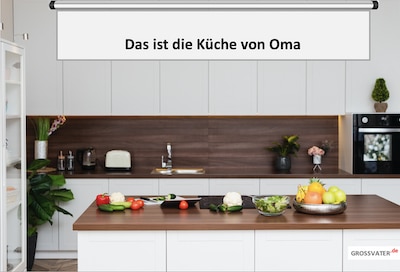 Opa und Enkel backen gemeinsam einen Kuchen