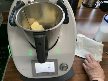 Geburtstagskuchen Butter geschmeidig rühren