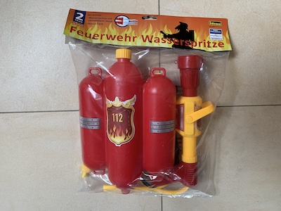 Wasserspiele mit der Feuerwehr-Wasserspritze bzw. -schlauch