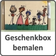 Kinder bemalen eine Geschenkbox