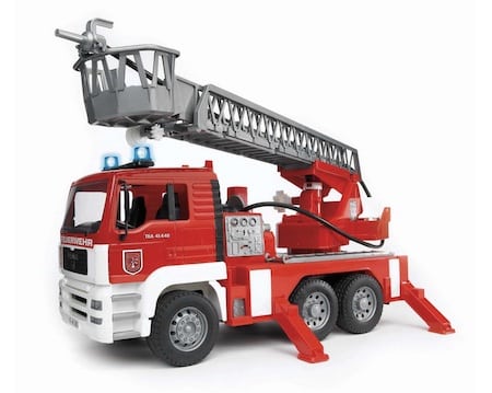 Feuerwehrfahrzeug mit Drehleiter und Wasserpumpe