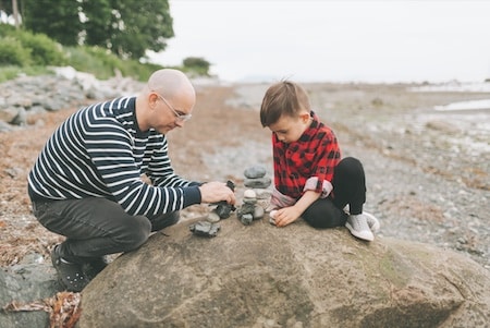 Steine sammeln mit Kindern