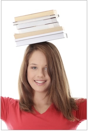 Bücher auf dem Kopof balancieren