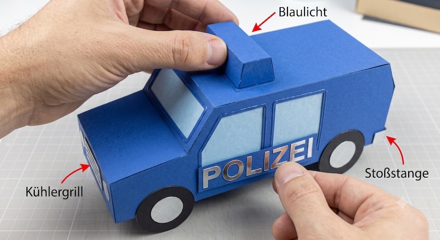 3D-Polizeifahrzeug – Blaulicht, Kühlergrill und Stoßstange