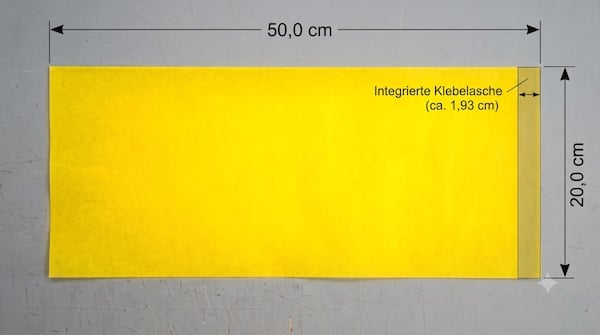 Gelbes Transparentpapier auf 50 x 20 cm zugeschnitten mit Klebelasche