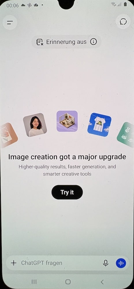 Das Eingabefeld von ChatGPT auf einem Android-Handy mit Pluszeichen und Mikrofon